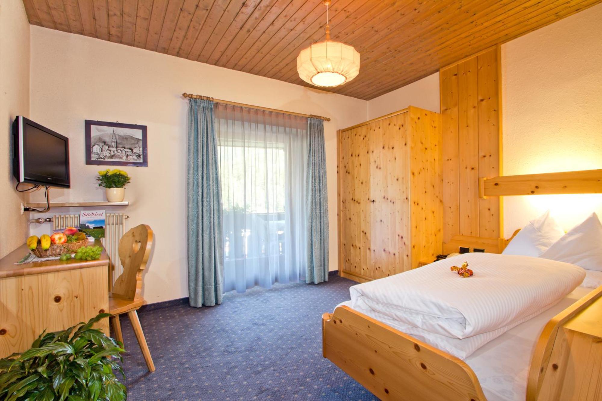 Hotel B&B Gasthof Zur Linde Rio di Pusteria Стая снимка