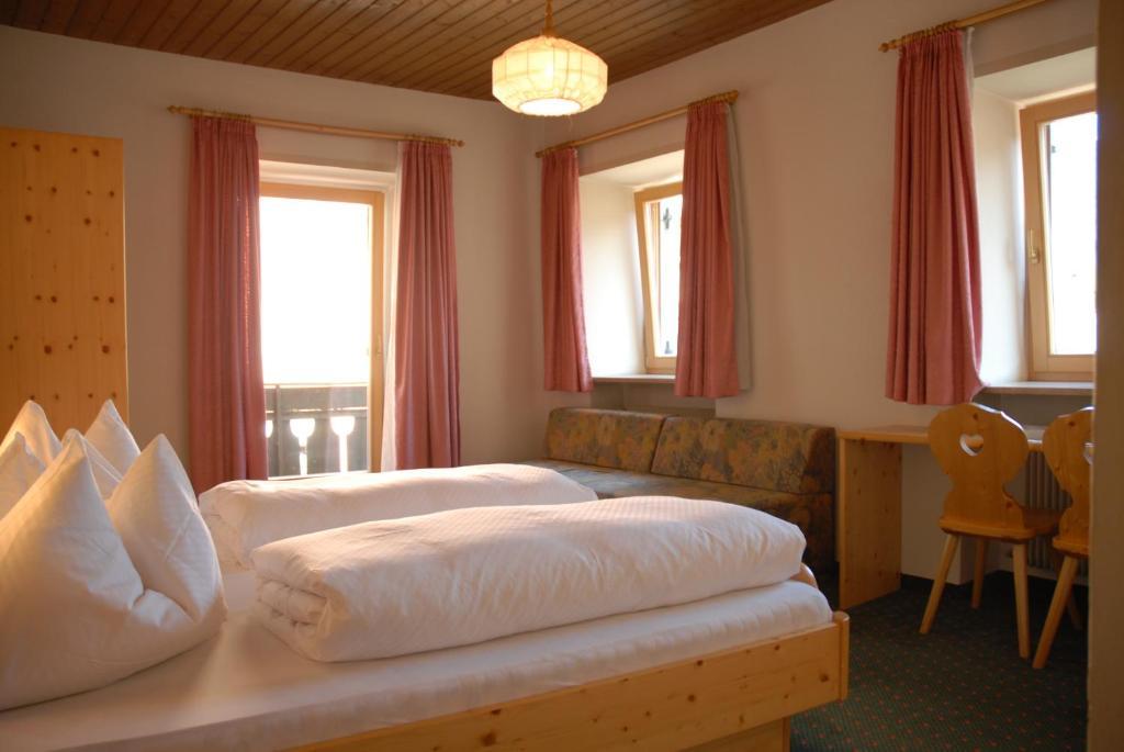 Hotel B&B Gasthof Zur Linde Rio di Pusteria Стая снимка