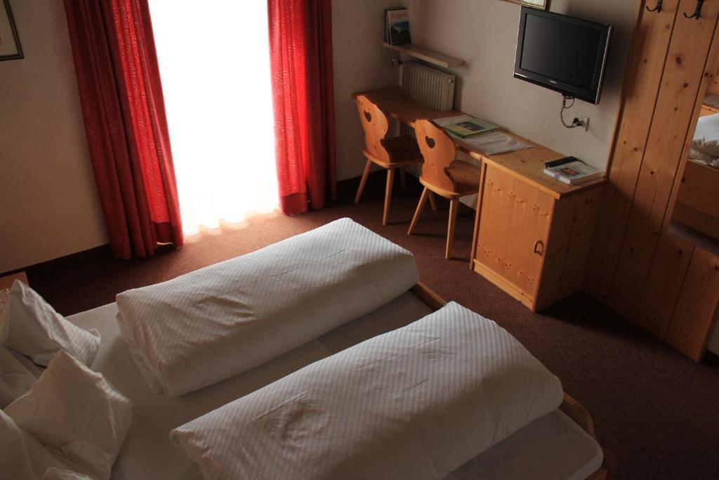 Hotel B&B Gasthof Zur Linde Rio di Pusteria Стая снимка